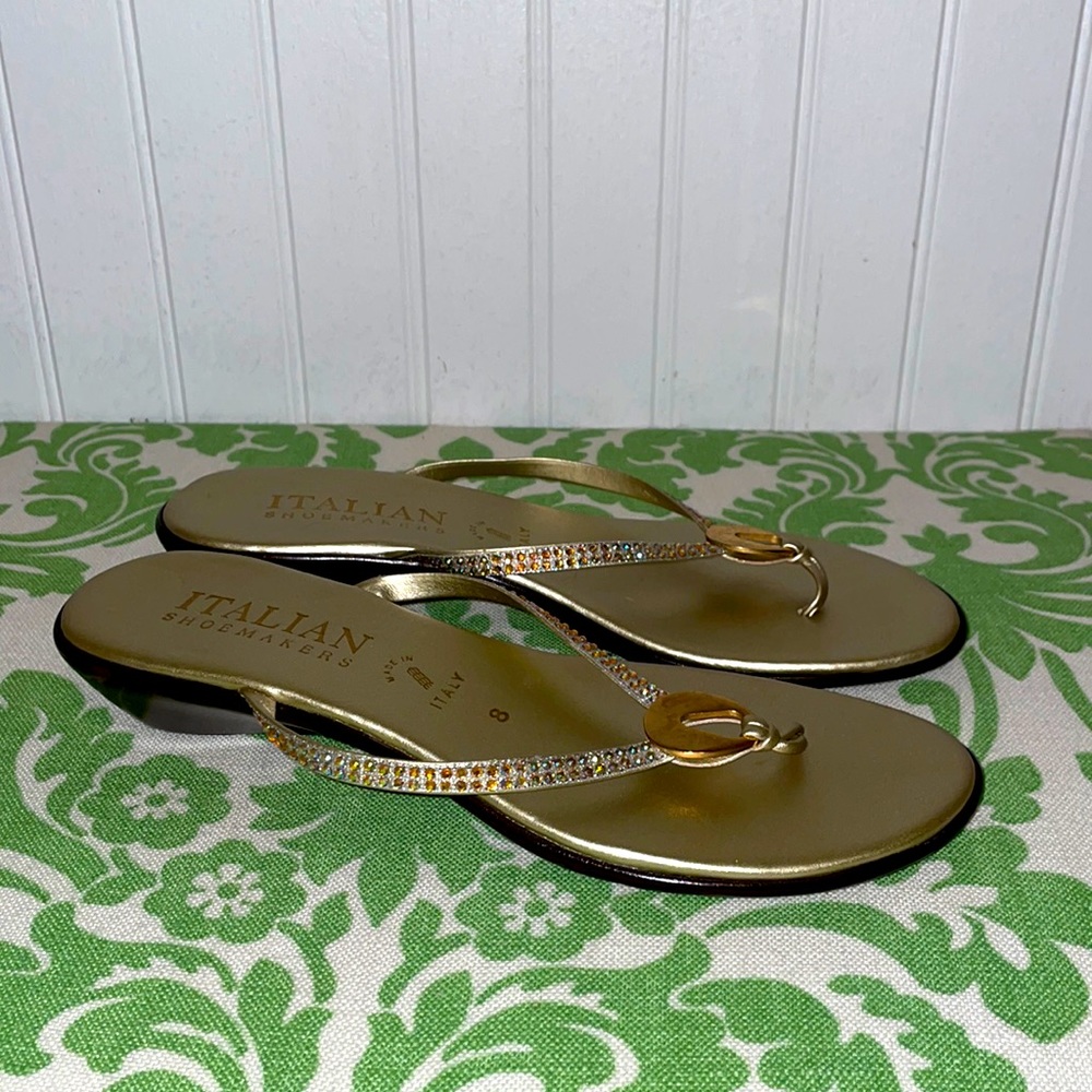 NWOT Italian Shoemakers Thong Sandals Size 8